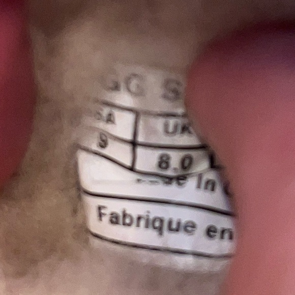 NWOT @UGG Olsen Slippers Brand new condition. - Picture 7 of 7
